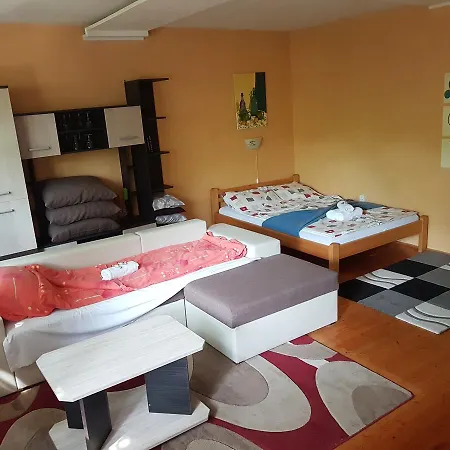 Fruzsi Vendeghaz Πανσιόν