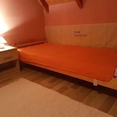 Fruzsi Vendeghaz Pensionat